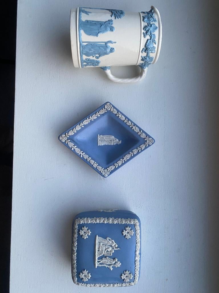 Wedgwood drie accessoires, Antiek en Kunst, Antiek | Servies los, Ophalen of Verzenden