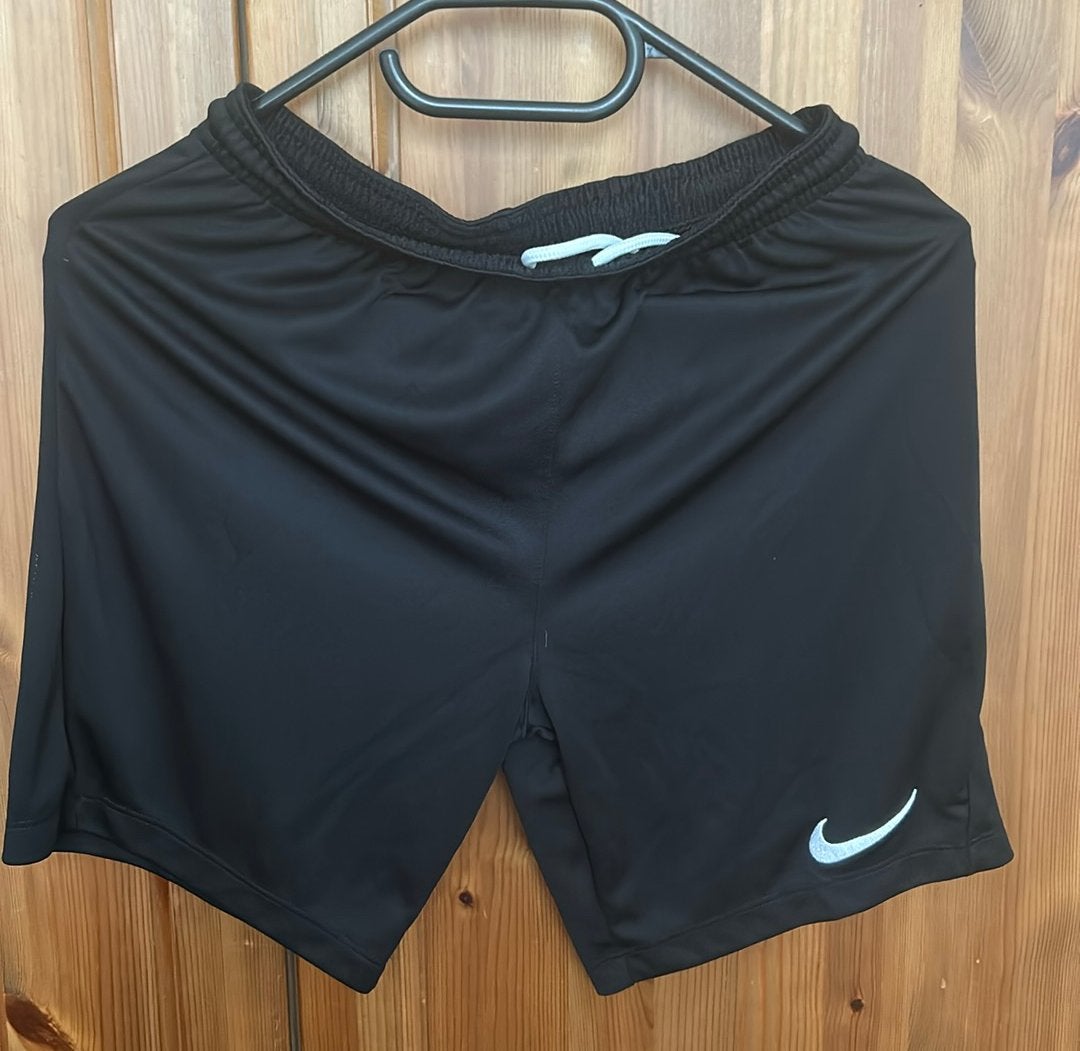 ZGAN Nike zwarte korte broek kindermaat M, Ophalen of Verzenden, Zo goed als nieuw, Zwart, Algemeen