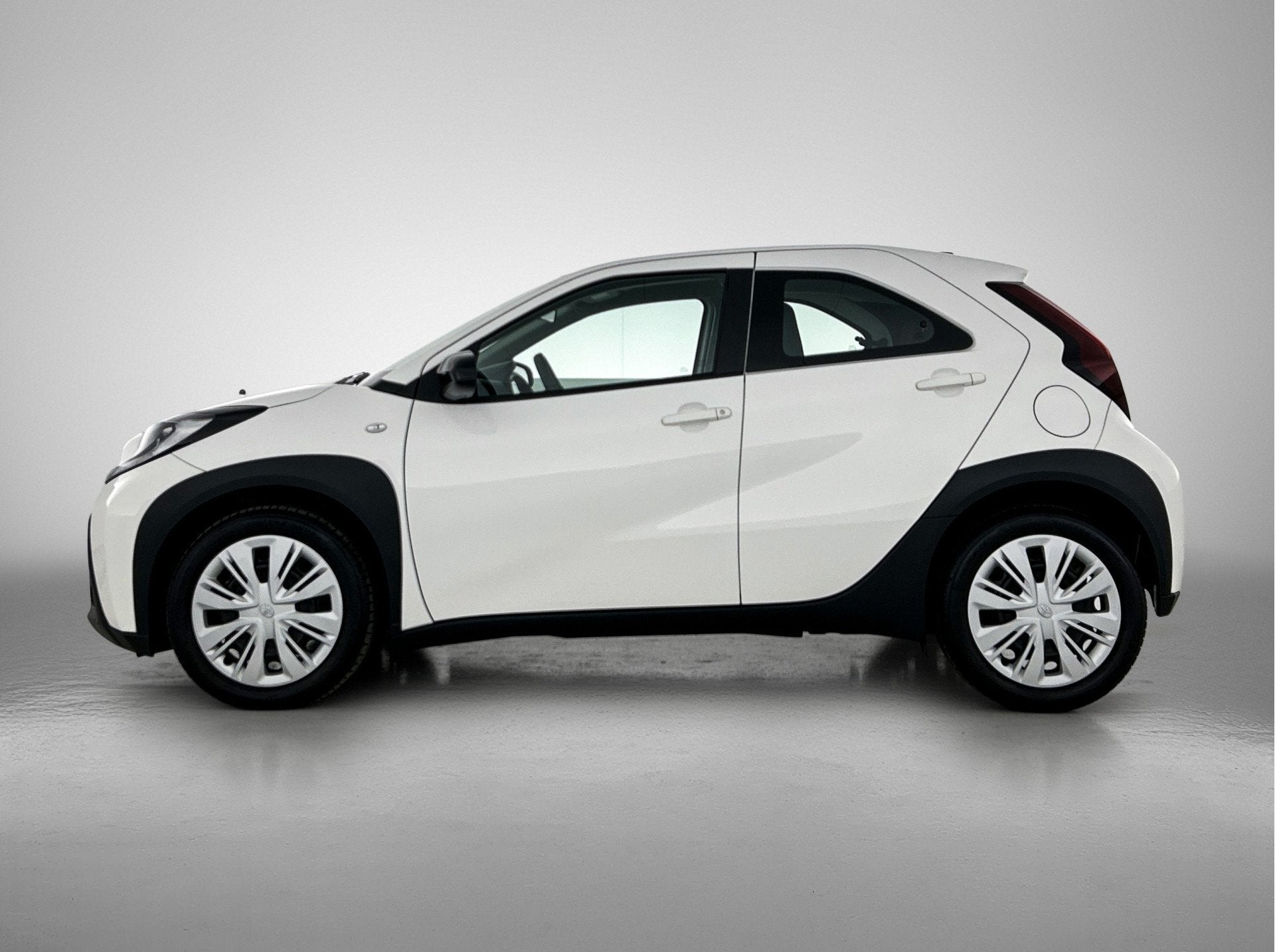 Toyota Aygo X 1.0 VVT-i MT Play | Apple CarPlay/Android Auto, Stof, Gebruikt, 920 kg, Wit