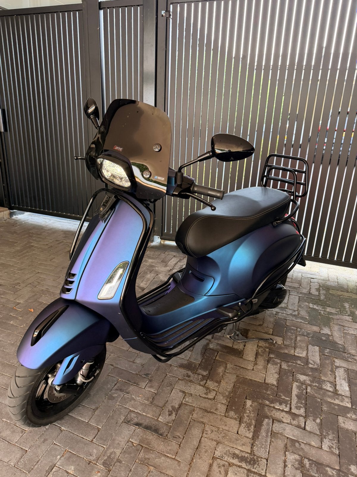 Vespa Sprint 125 ABS | 8.000 km | Digitaal display | USB, Fietsen en Brommers, Ophalen, Overige modellen, 125 cc, Zo goed als nieuw