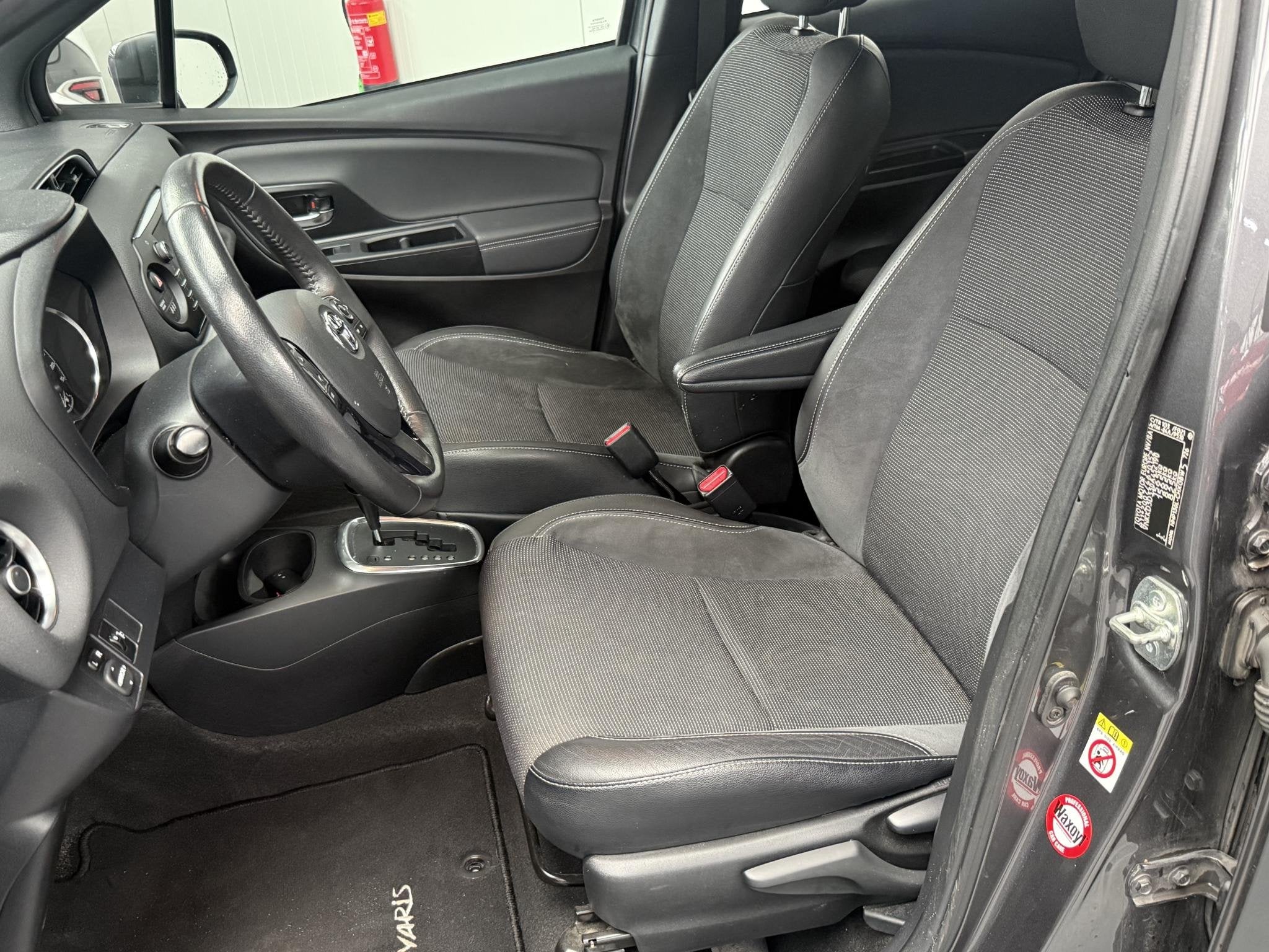 Toyota Yaris 1.5 Hybrid Executive 1e eigenaar dealer onderho, Gebruikt, Euro 6, 4 cilinders, 49 €/maand