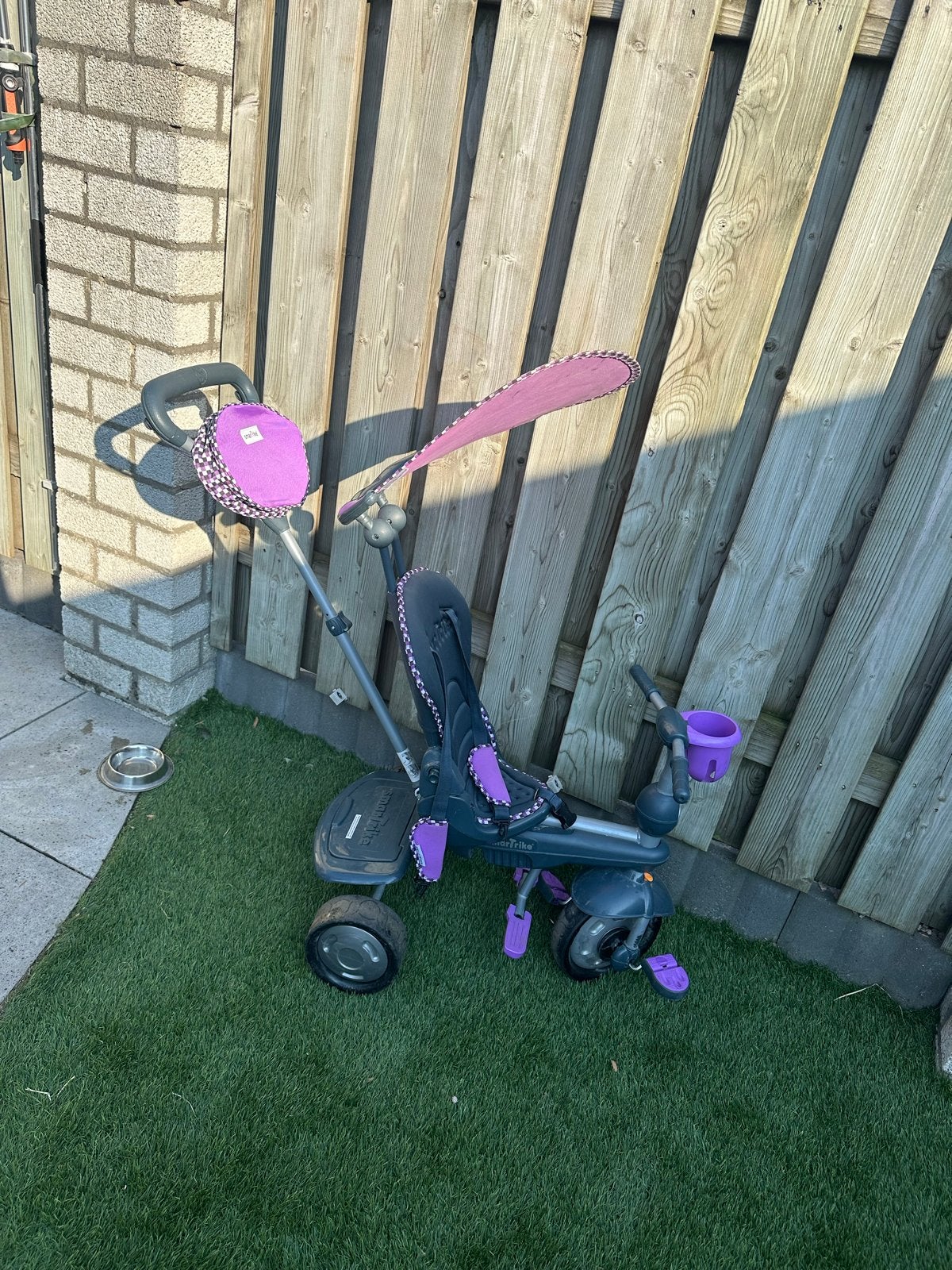 GRATIS driewieler met duwstang en zonneklep, Ophalen, Gebruikt