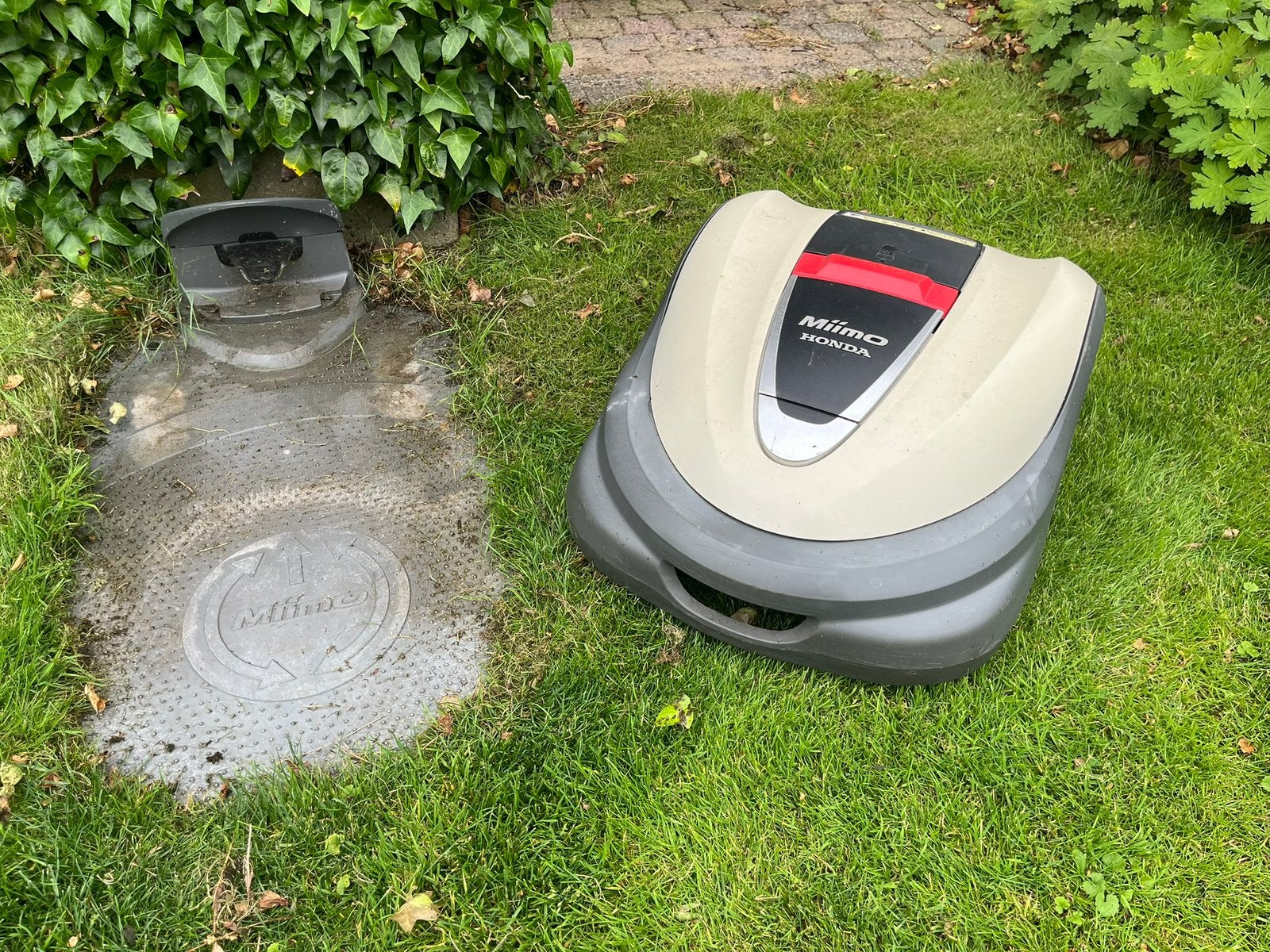 Honda HRM 3000 Robotmaaier tot 4000 M2, Ophalen, Zo goed als nieuw, Bestuurbaar via app
