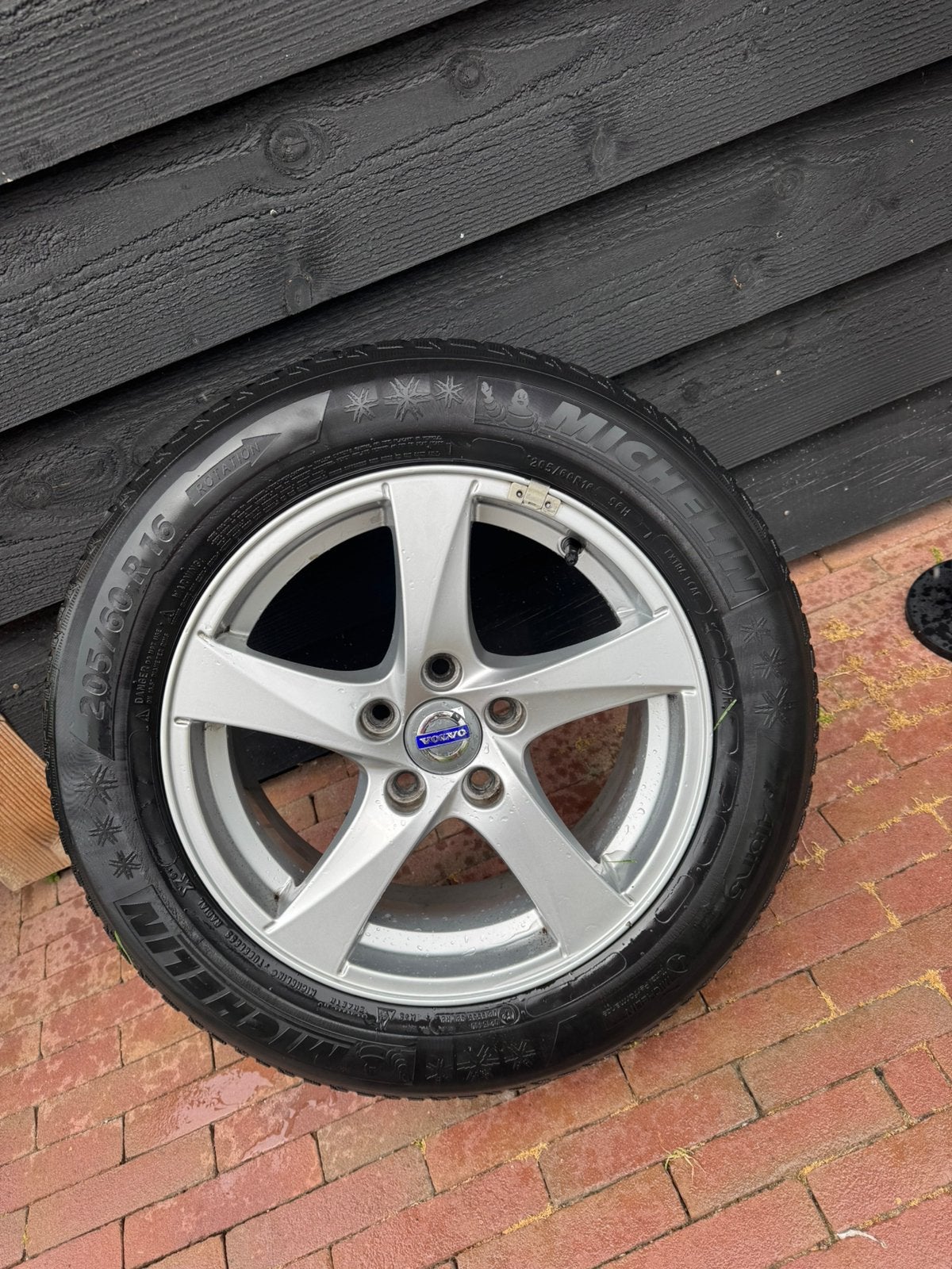 VOLVO V40 bandenset, Auto-onderdelen, Banden en Velgen, Gebruikt, Velg(en), 16 inch, Personenwagen