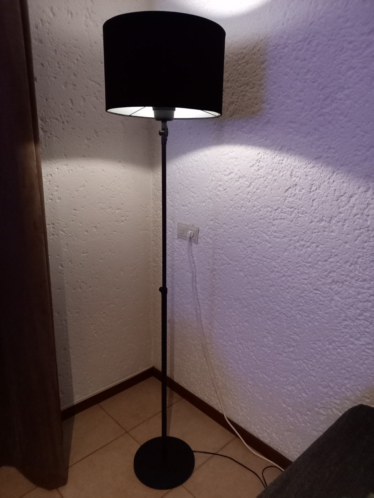 Zwarte schemerlamp met velours kap, in hoogte verstelbaar, Huis en Inrichting, Ophalen, Gebruikt, Metaal, 150 tot 200 cm