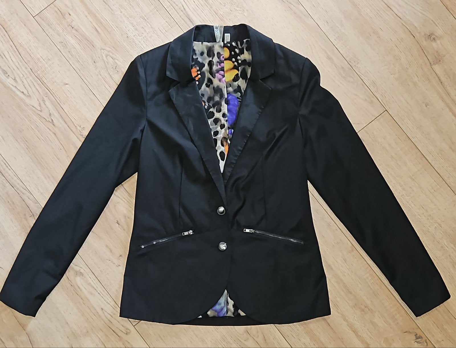 Stijlvolle zwarte Enelle blazer kleurrijke voering maat 36 s, Kleding | Dames, Ophalen, Zo goed als nieuw, Maat 36 (S), Geel
