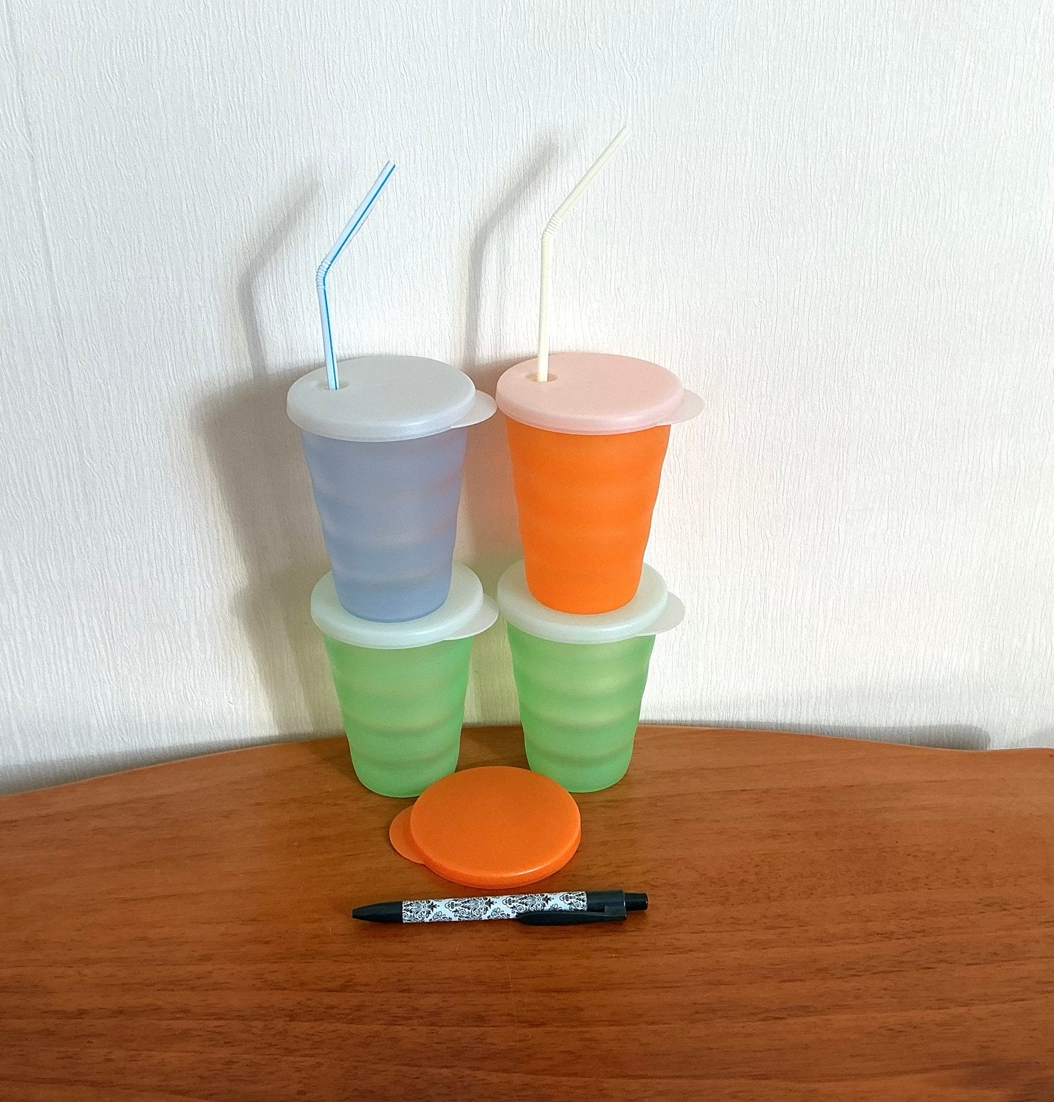 Tupperware 4 Trendy Rietjesbekers 330 ml. €5,00 per stuk., Ophalen of Verzenden, Zo goed als nieuw