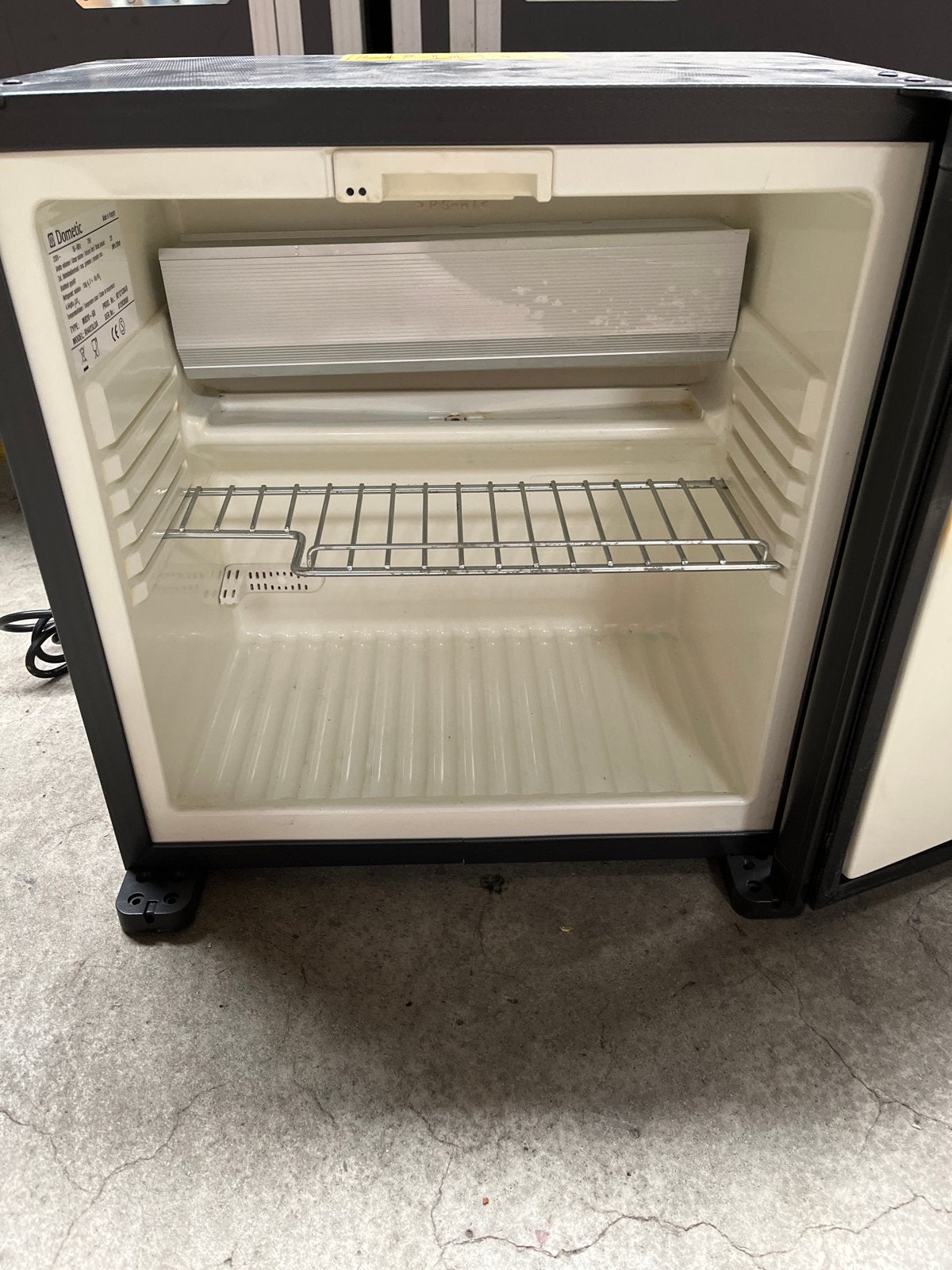 Dometic Minibar Koelkast MB20-60 RH423LDA - Compact & Stil, Witgoed en Apparatuur, Ophalen of Verzenden, Minder dan 75 liter, Zonder vriesvak