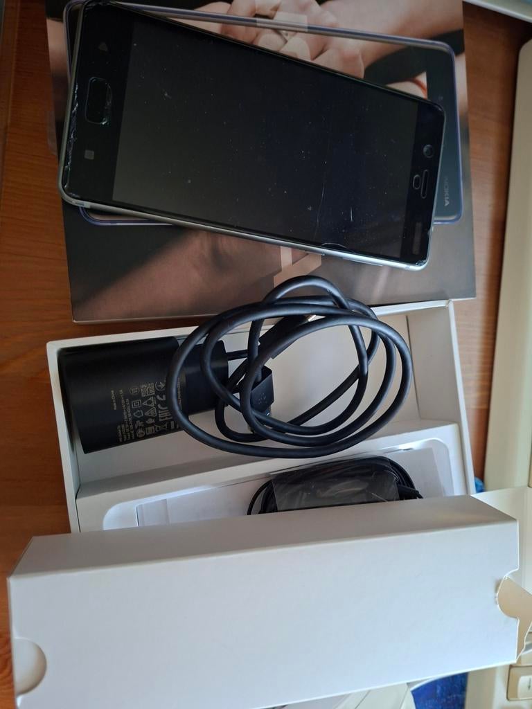 Nokia smartphone met lader en oordopjes, Gebruikt, 3 tot 6 megapixel, Ophalen of Verzenden, Klassiek of Candybar