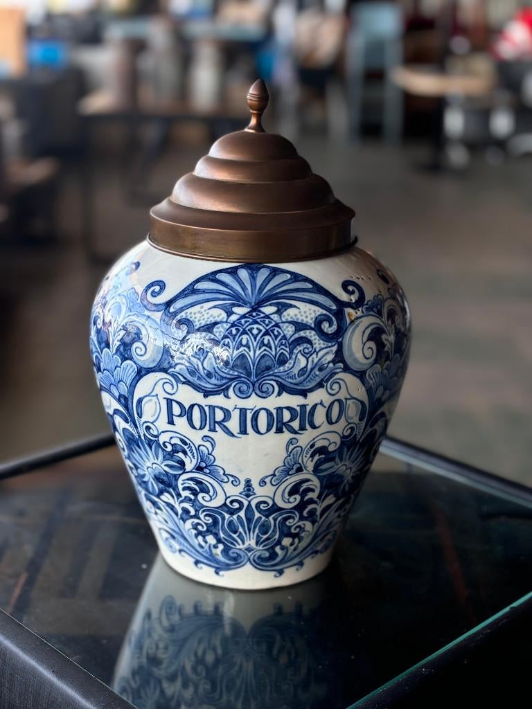 VINTAGE DELFT BLAUWE TABAKSPOT PORTORICO MET MESSING DEKSEL, Ophalen