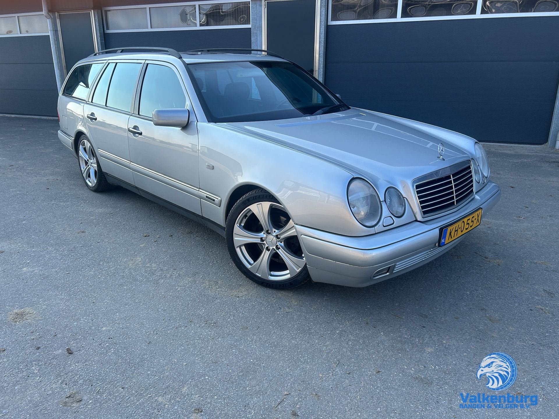 Mercedes-Benz E 240 W210 Combi  V6 LPG G3 2001 Zilver, Auto's, Mercedes-Benz, Automaat, Zwart, Stoelverwarming, 168 pk