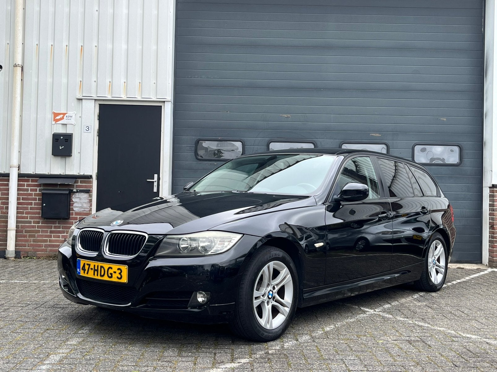 BMW 318 I Touring. Distributie ketting vervangen., Auto's, BMW, Achterwielaandrijving, Zwart, Origineel Nederlands, Handgeschakeld