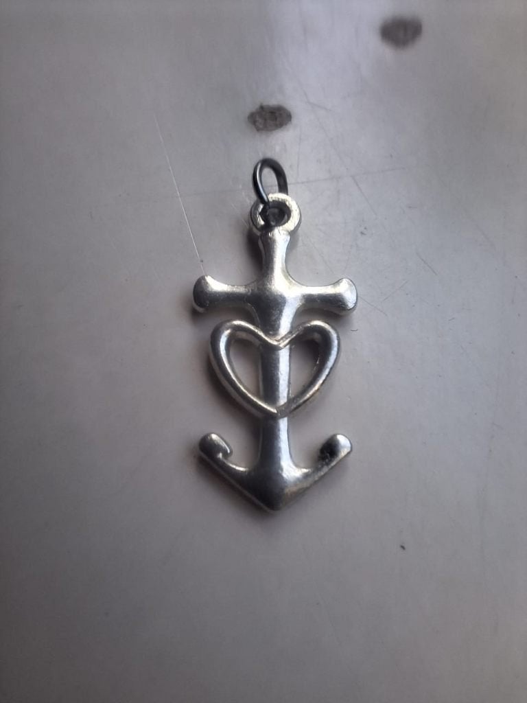 Strak ontwerp zilveren hanger geloof, hoop en liefde, Verzenden, Gebruikt, Zilver, Overige materialen