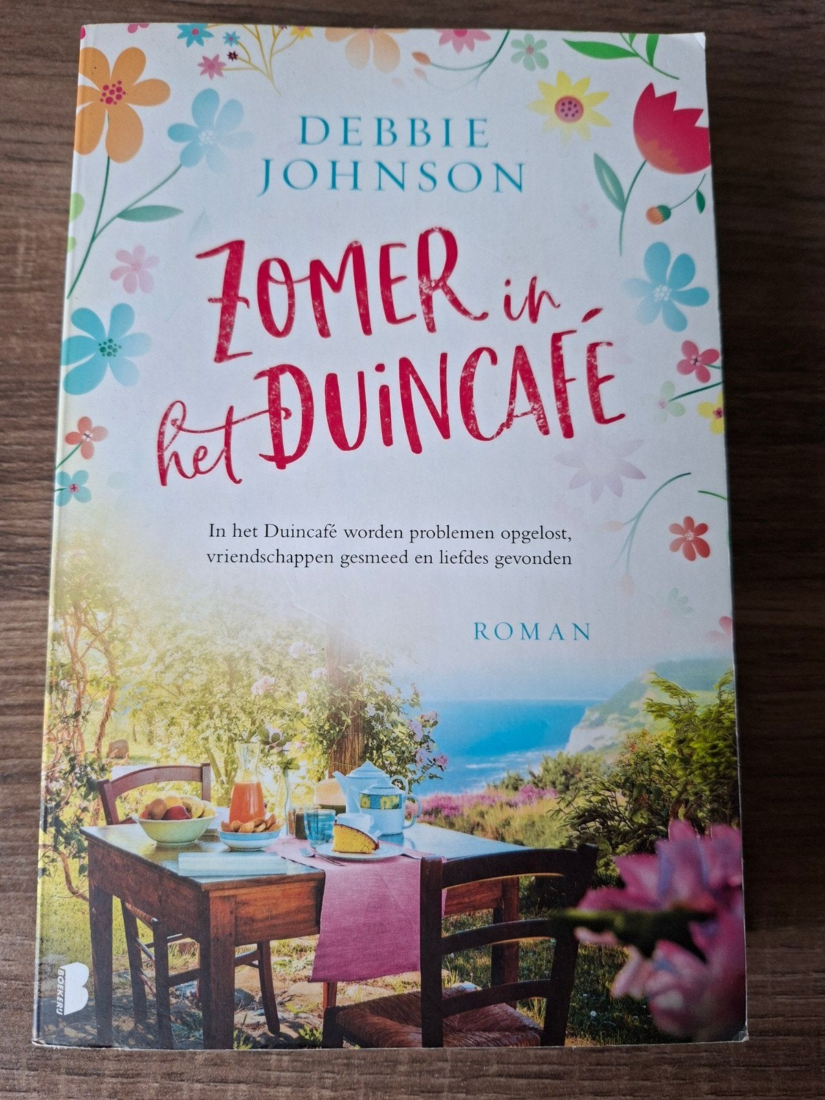 Zomer in het Duincafé Debbie Johnson, Ophalen of Verzenden, Zo goed als nieuw