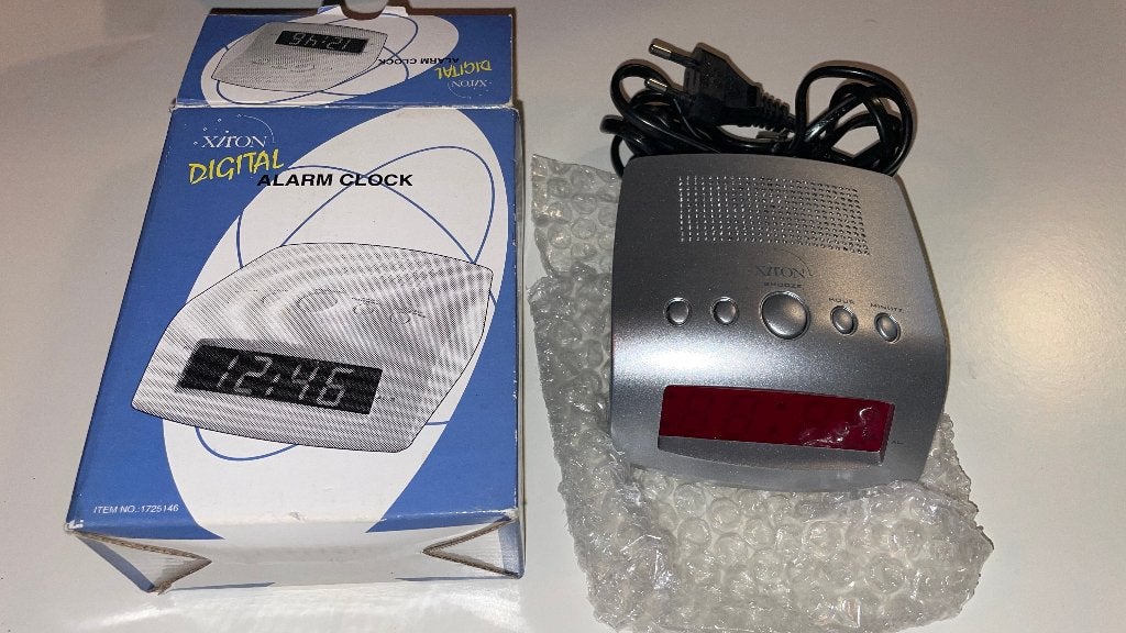 Xiron Digital Alarm Clock - Wekker met LED display, Ophalen of Verzenden, Nieuw, Analoog