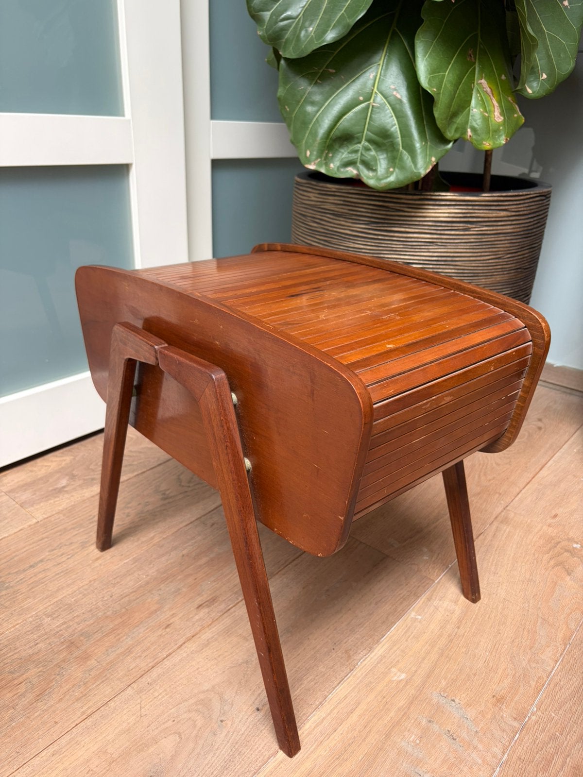 VINTAGE NAAIKISTJE BIJZETTAFELTJE /ROLL TOP SEWING BOX, Ophalen, Zo goed als nieuw