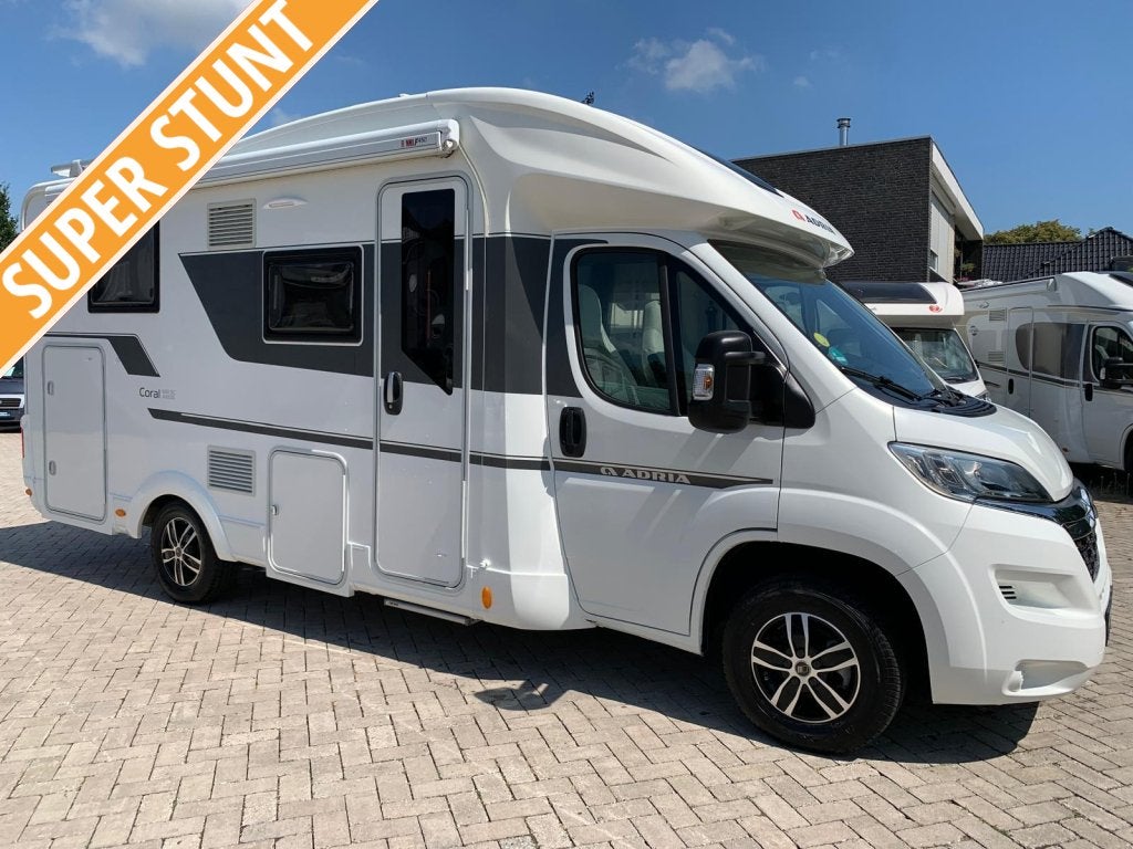 Adria Coral Axess 600SC Queensbed 69000km 2018 Euro 6, Caravans en Kamperen, Campers, Ringverwarming, 6 tot 7 meter, Bedrijf, Tot en met 3