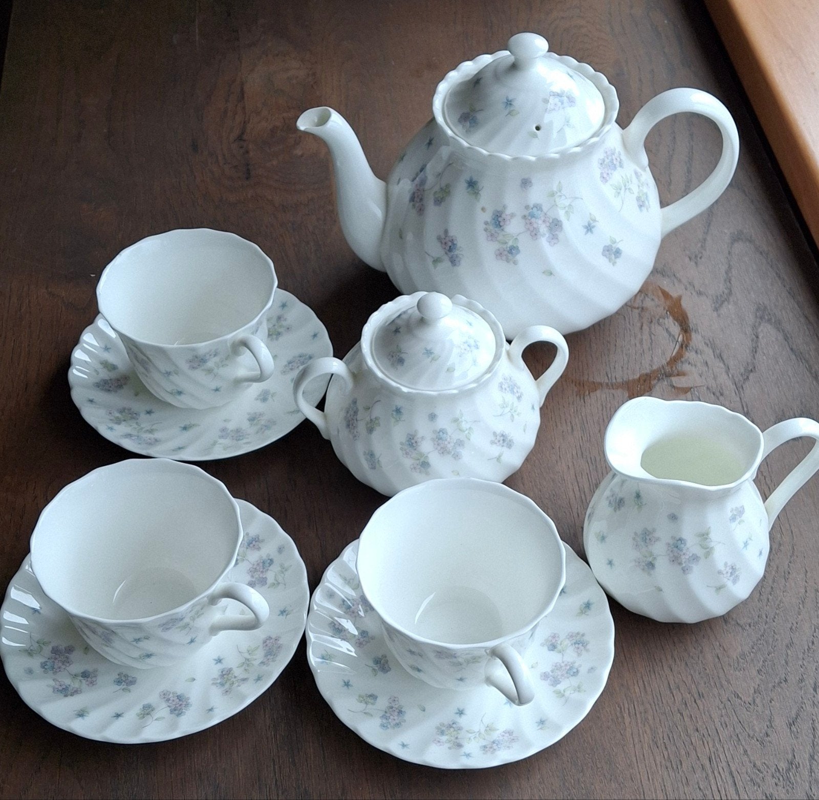Wedgwood April Flowers theeservies - Bone China Engeland, Ophalen of Verzenden, Porselein, Kop(pen) en/of Schotel(s)