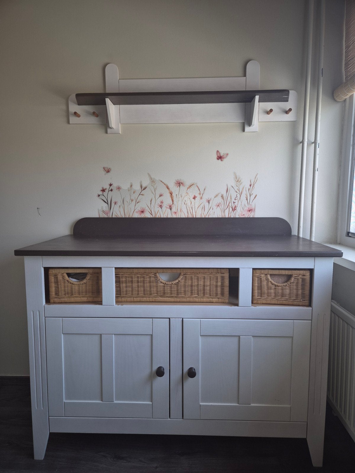 Commode met manden en wandplank - Wit/Bruin, Ophalen, Gebruikt, Landelijk, Scandinavisch, Overige houtsoorten