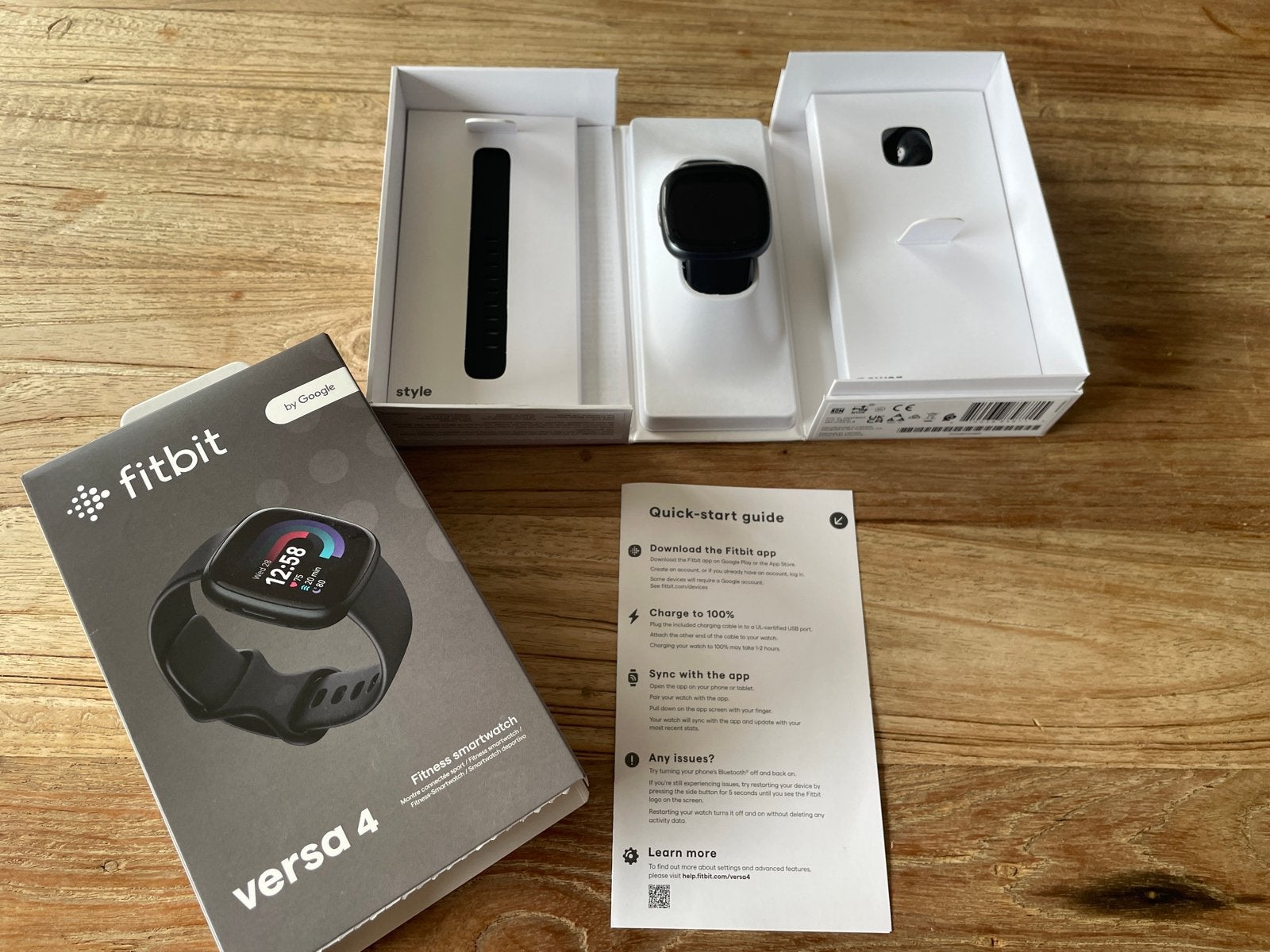 Fitbit Versa 4 Fitness Smartwatch Zwart, Ophalen, Afstand, Zwart, Zo goed als nieuw