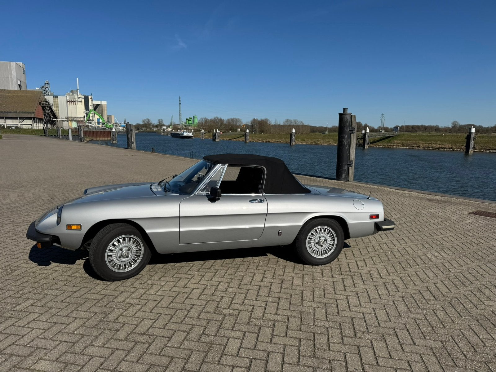 Alfa Romeo 2000  Spider Veloce 1979  apk JULI 2028, Auto's, Oldtimers, 1962 cc, Cabriolet, Handgeschakeld, Particulier