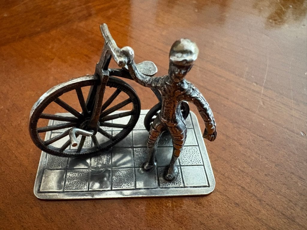 Zilveren miniatuur van fietser met hoge bi, Antiek en Kunst, Ophalen of Verzenden