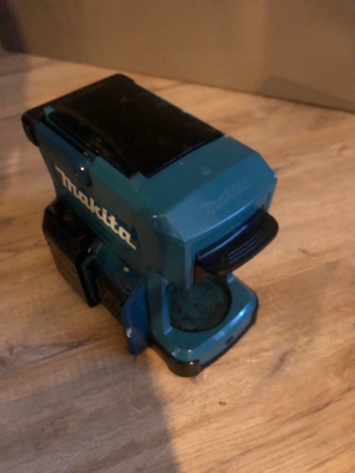 Makita Koffiezetapparaat DCM501Z - Draagbaar en Robuust, Witgoed en Apparatuur, Koffiezetapparaten, Ophalen, Gebruikt, Koffiemachine