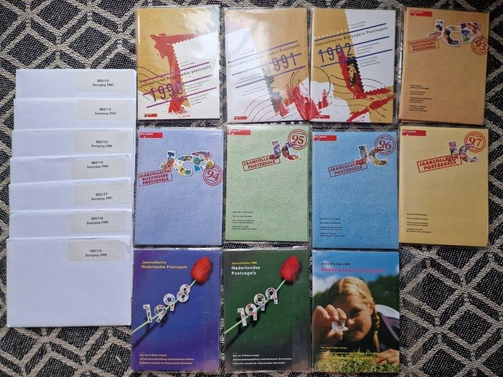 Complete serie PTT Jaarcollecties Ned 1983 t/m 2000 Postfris, Ophalen of Verzenden, Na 1940, Postfris