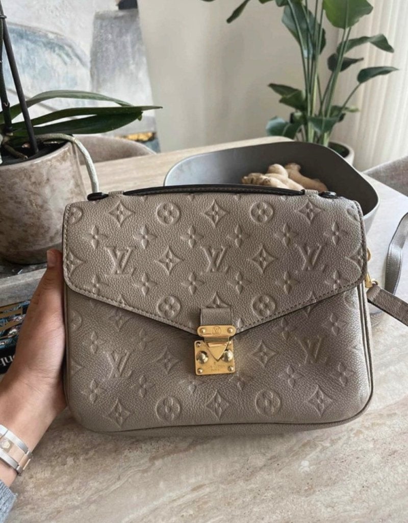 Louis Vuitton Pochette Métis Empreinte Taupe/Greige, Ophalen of Verzenden, Zo goed als nieuw, Bruin, Handtas