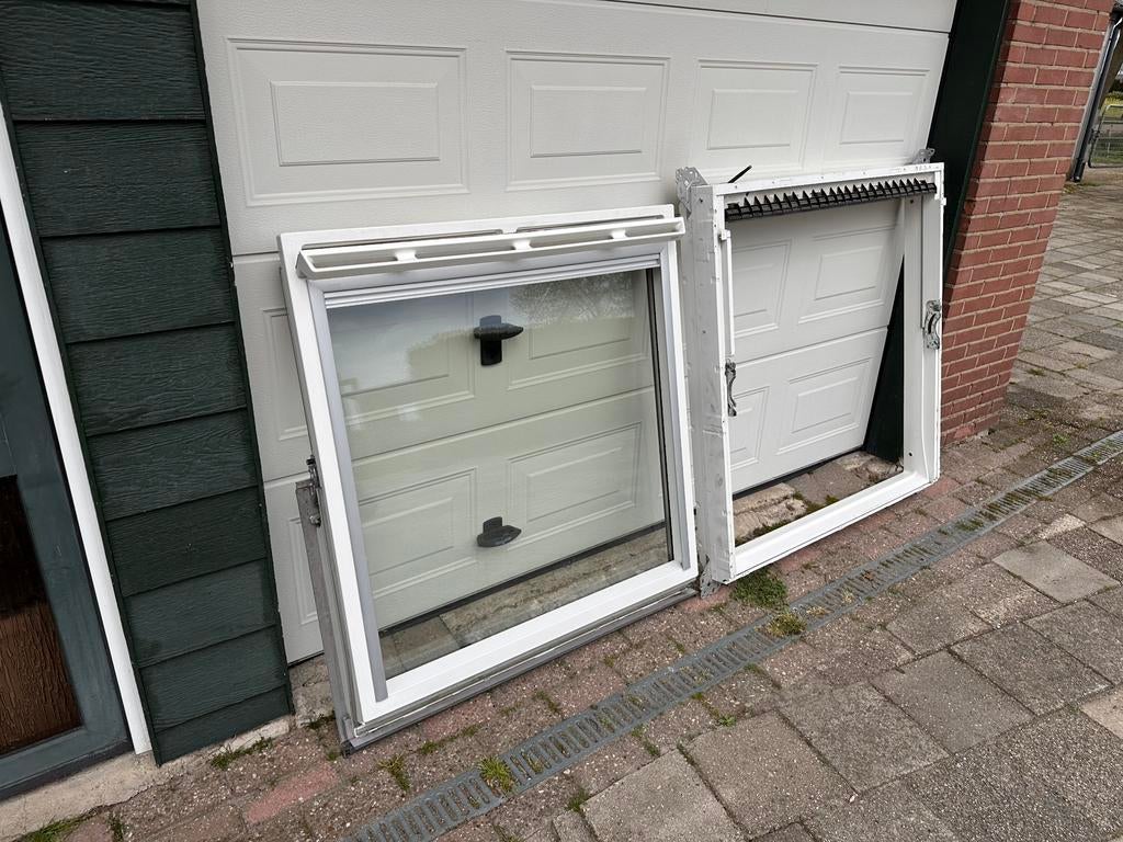 VELUX GGU S06 Kunststof incl Rolluik 114x118 HR++, Ophalen, 80 tot 120 cm, 80 tot 120 cm, Zo goed als nieuw