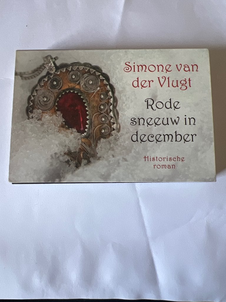 Simone van der Vlugt – Rode Sneeuw In December Dwarslig 327, Boeken, Ophalen of Verzenden, Zo goed als nieuw, Simone van der Vlugt