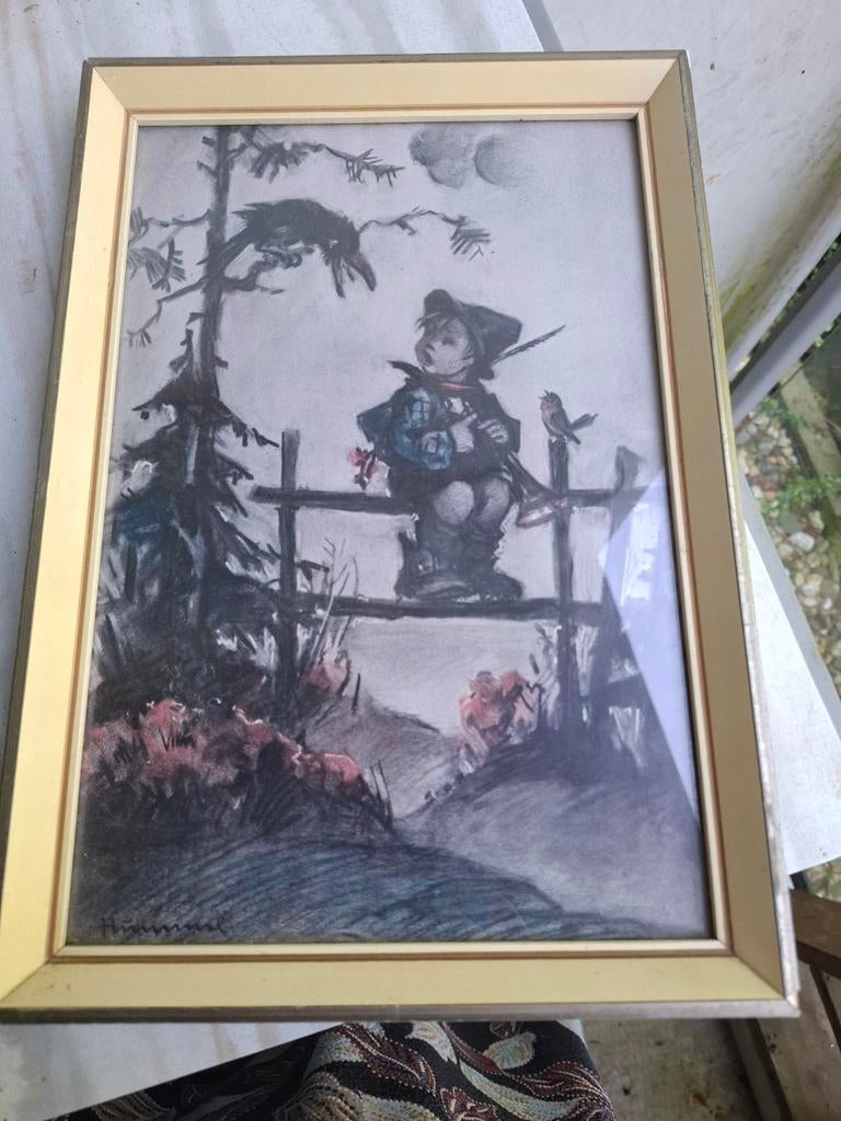 Vintage Hummel Prent: Jongen op hek met vogel, Ophalen of Verzenden, Minder dan 50 cm, Schilderij, Minder dan 50 cm