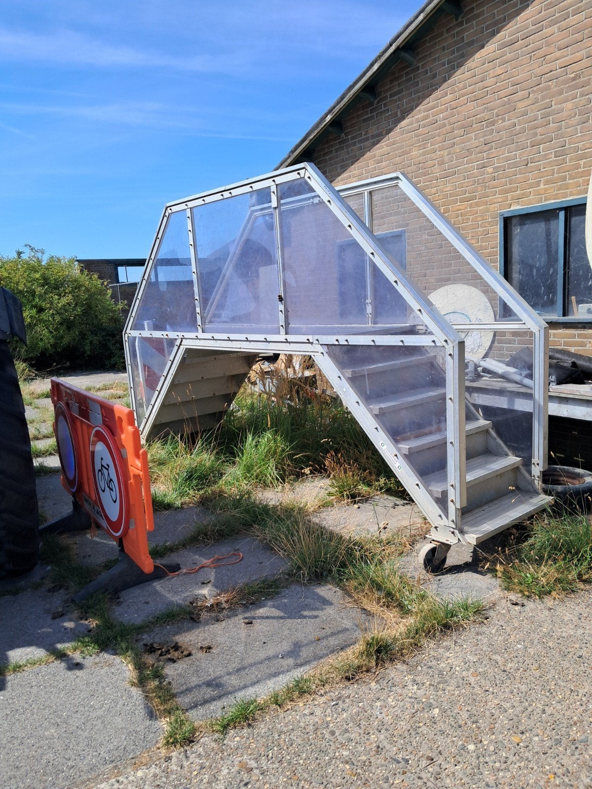 Bordestrap op wielen, Ophalen