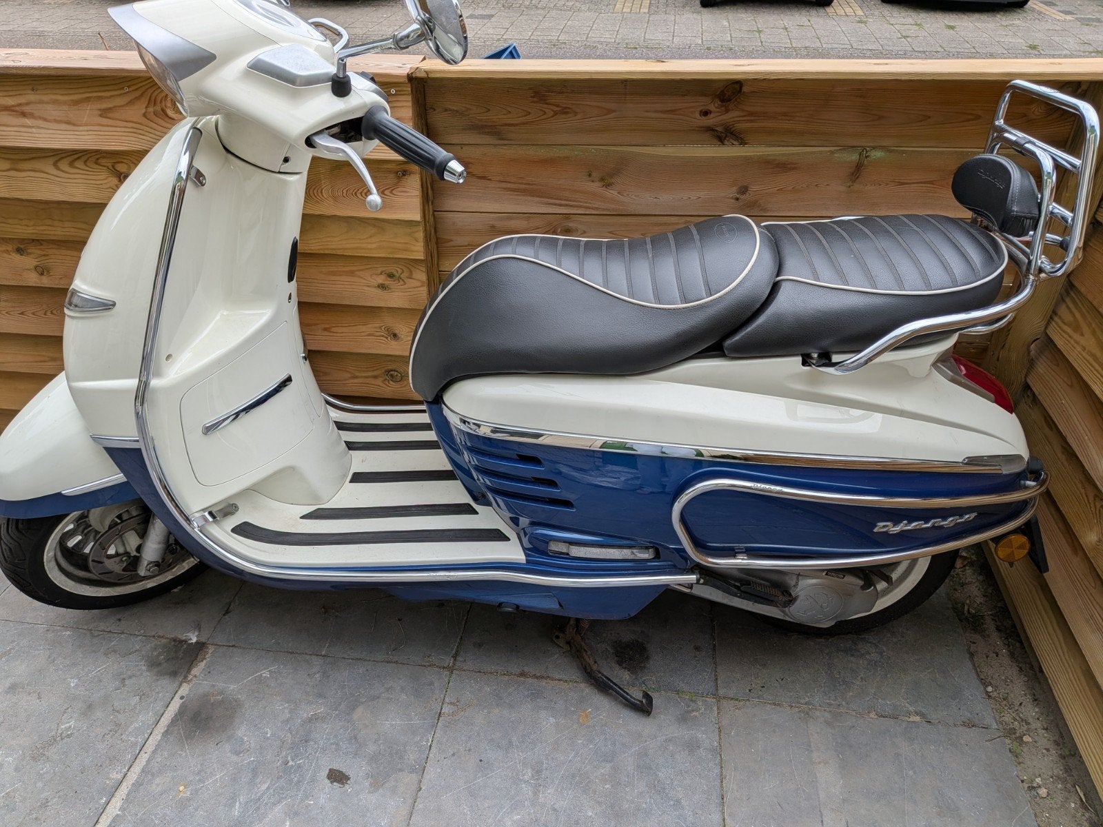 Peugeot Django Scooter - Zo goed als nieuw €1450, Fietsen en Brommers, Ophalen, Overige modellen, Maximaal 45 km/u, Zo goed als nieuw