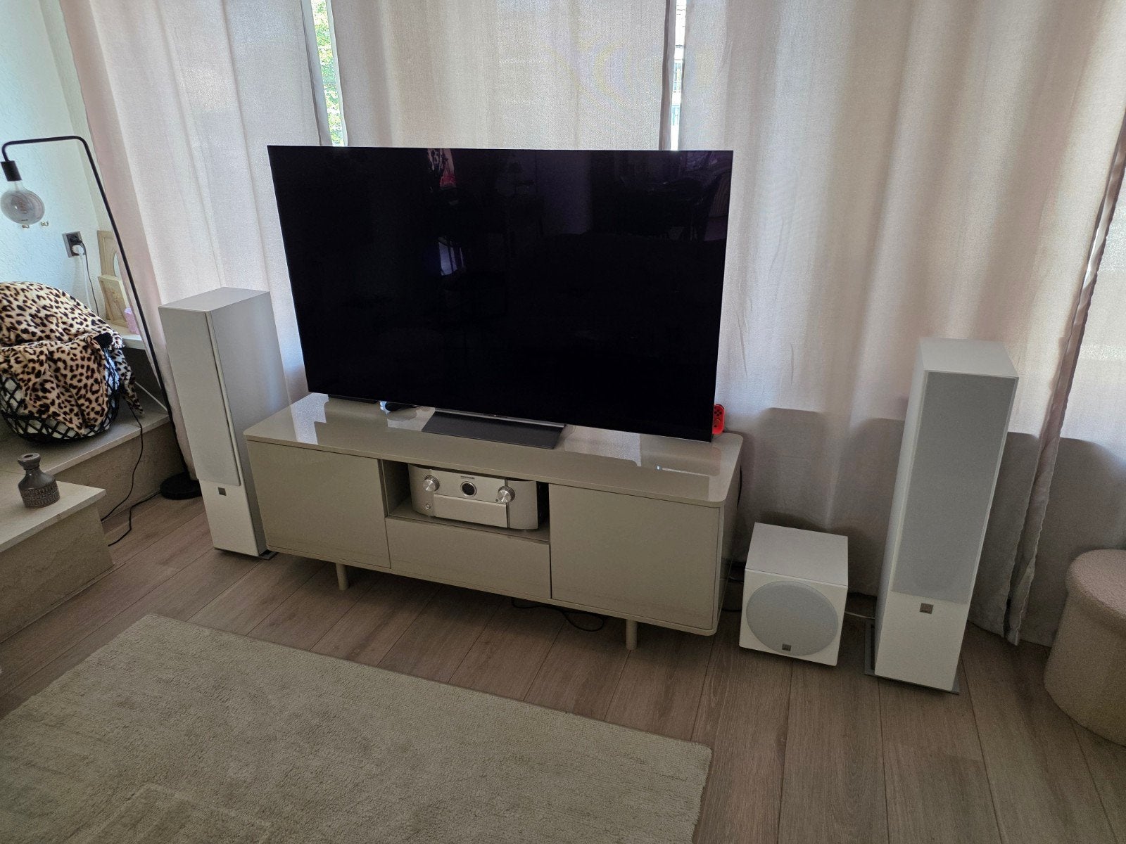 Dali Zensor 7 (witte frontjes), Ophalen, Vloerstaande luidspreker, Inclusief kabels, 120 tot 150 watt