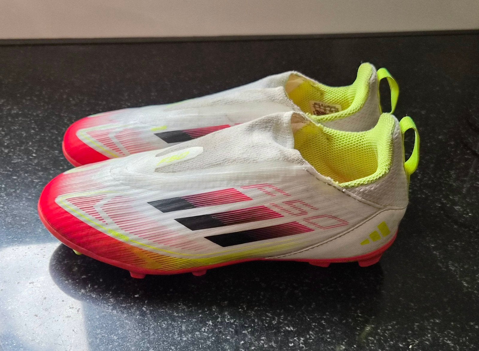 Adidas F50 veterloze voetbalschoen maat 33, Maat XS of kleiner, Schoenen, Ophalen of Verzenden, Zo goed als nieuw