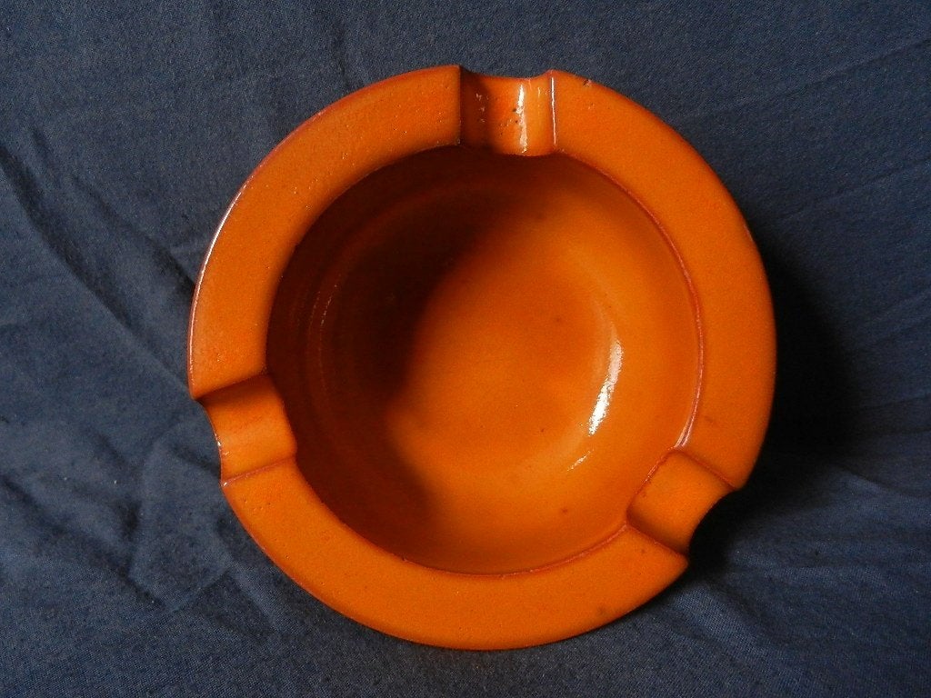 Oranje geglazuurde asbak ADCO Groningen d. 13 cm. model 312, Ophalen of Verzenden
