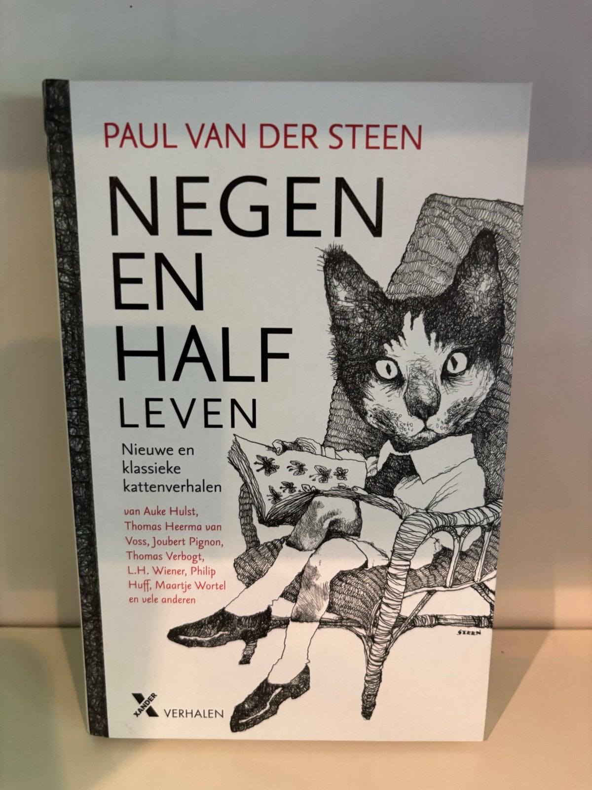Negen en Half Leven: Nieuwe en klassieke kattenverhalen, Ophalen of Verzenden, Zo goed als nieuw, Nederland
