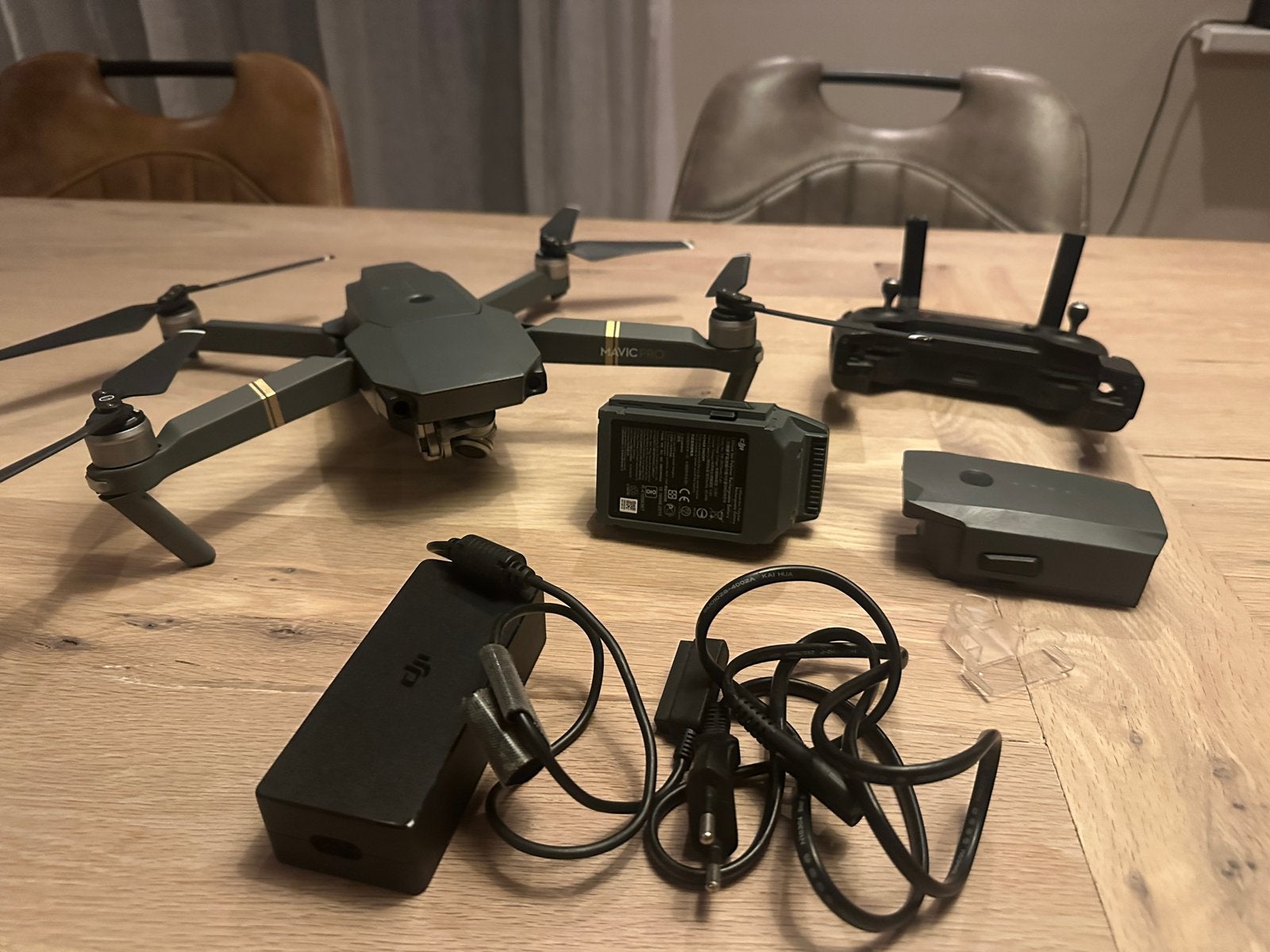 DJI Mavic Pro Drone met extra accu's en accessoires, 250 tot 900 gram, Cameradrone, Extra accu('s), Zo goed als nieuw