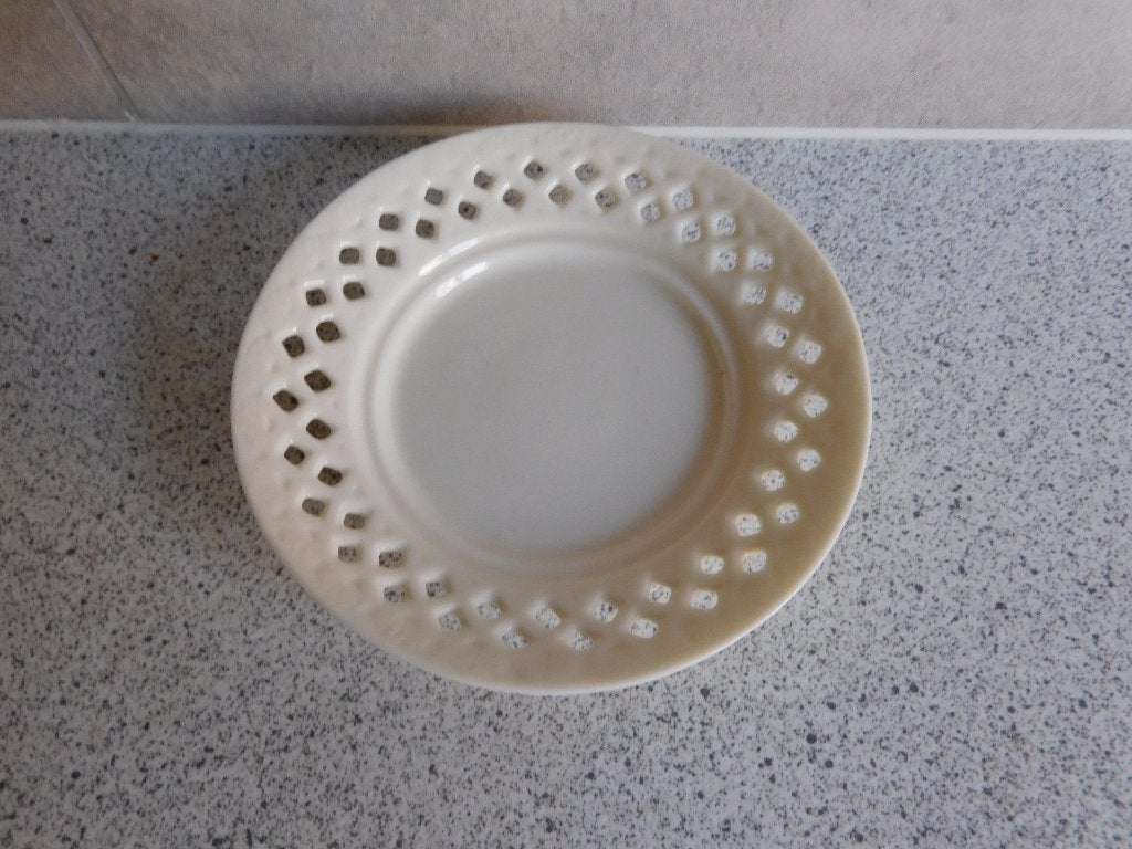 Bord 11 cm. Kantwerk Creme Anne Nichols Stoke on Trent, Antiek en Kunst, Ophalen of Verzenden