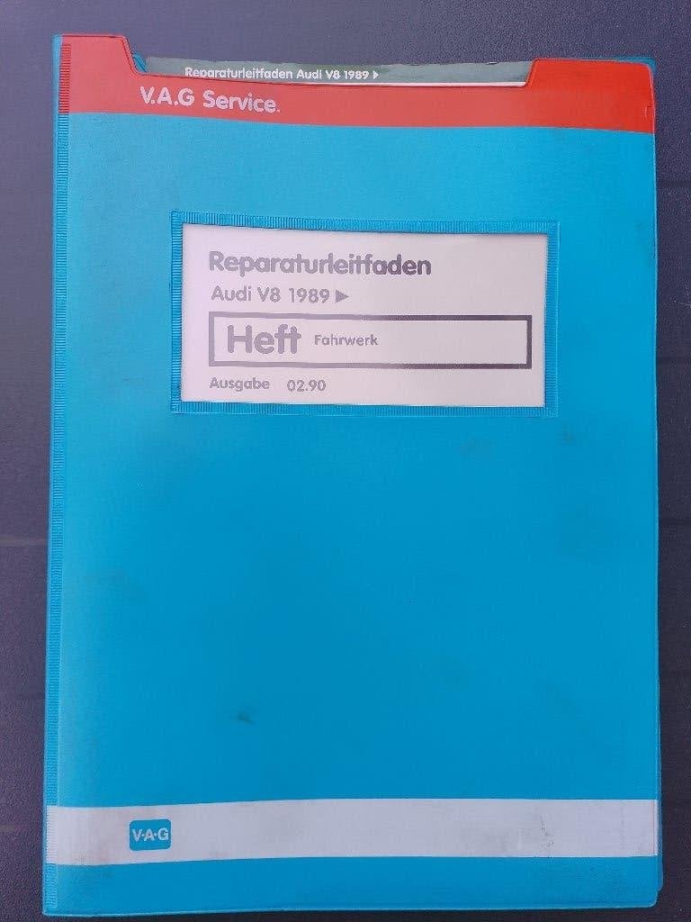Audi V8  dealer werkplaatsboeken Onderstel + rem + Quattro, Ophalen of Verzenden, Gelezen, Audi