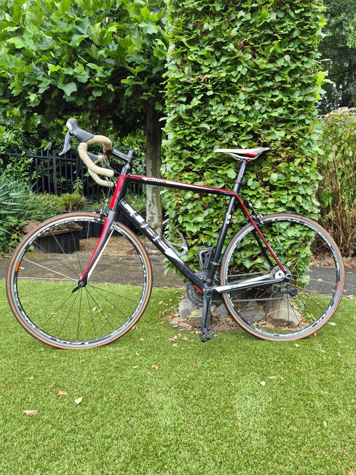 Racefiets Cube Peloton, zwart/rood, Easton onderdelen, 28 inch, Gebruikt, Aluminium, Meer dan 20 versnellingen