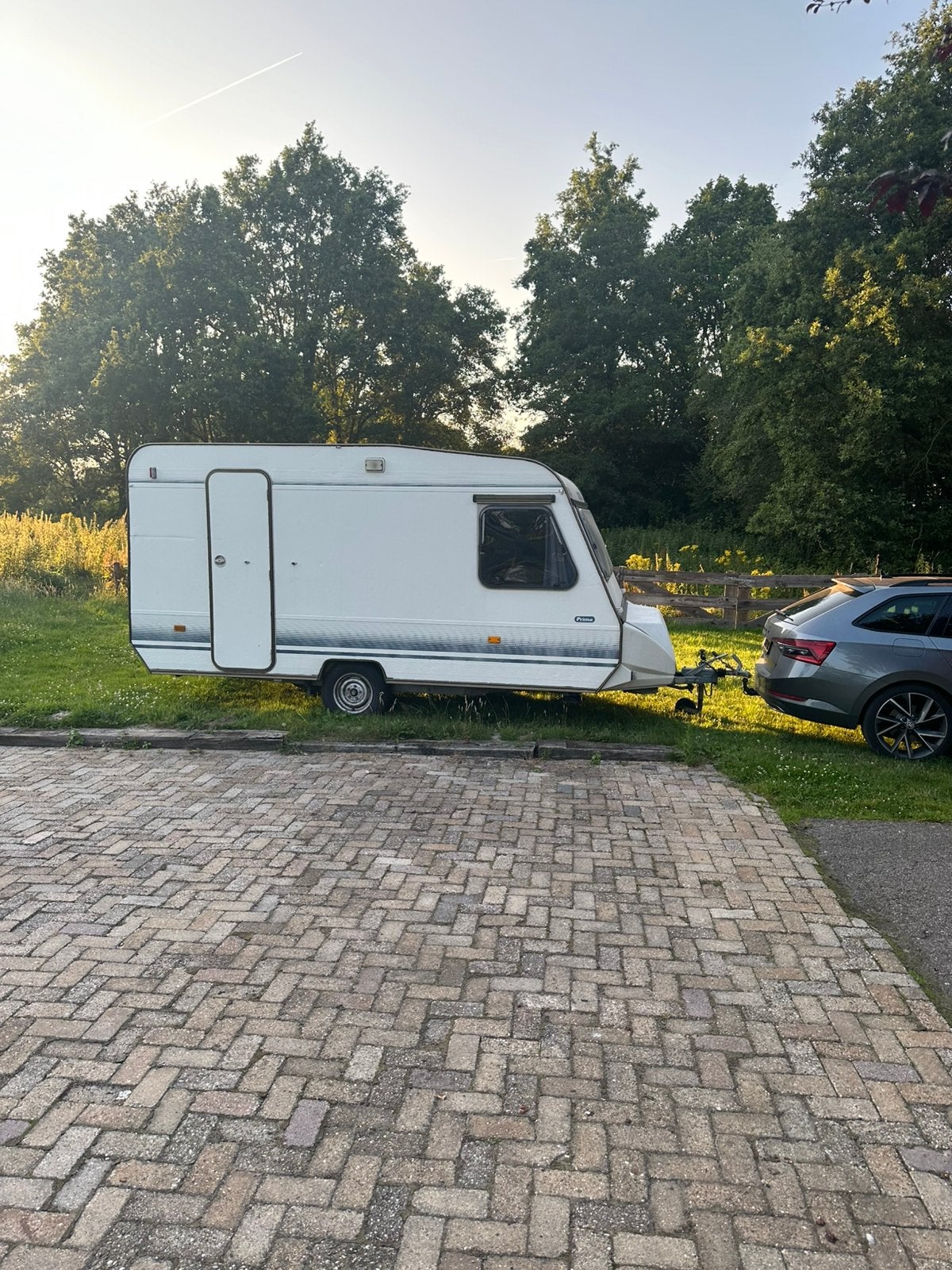 Leuke Adria met stapelbed, Caravans en Kamperen, Luifel, Bedrijf, 750 - 1000 kg, Adria