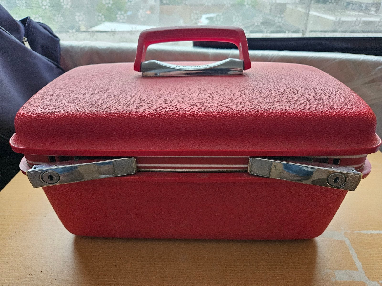 Vintage Rode Samsonite Beautycase met Sleutel, Sieraden, Tassen en Uiterlijk, Ophalen, Gebruikt, Met slot, Hardcase