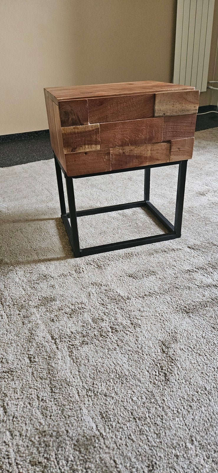 Nachtkastjes 2 stuks - Hout en Metaal, Ophalen, Minder dan 45 cm, Zo goed als nieuw, Minder dan 55 cm
