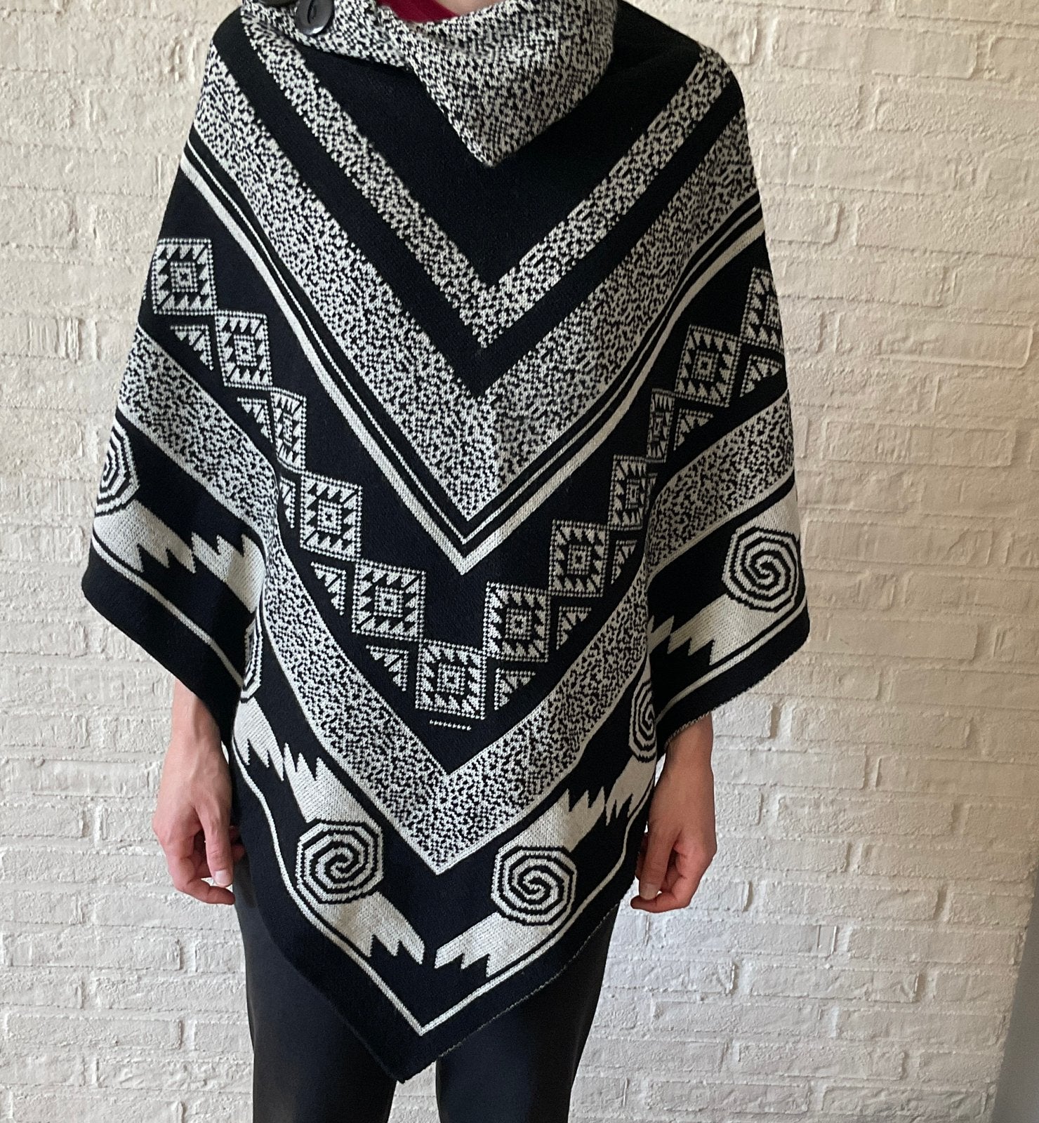 Mooie damesponcho maat S nieuw, Kleding | Dames, Overige Dameskleding, Ophalen of Verzenden, Nieuw