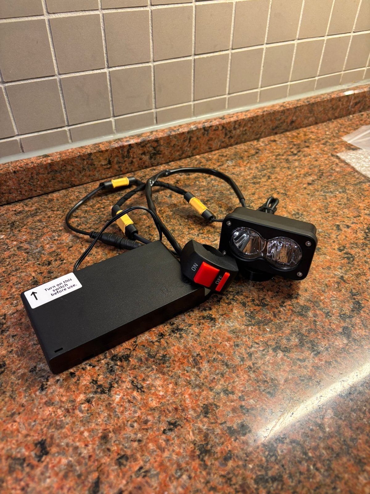 Battery powered baja light, Verzenden