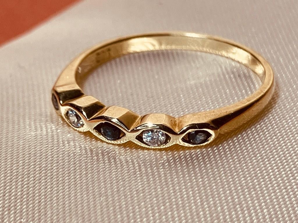 14k gouden ring met saffier en zirkonia stenen,  maat 57, Gebruikt, Verzenden, 17 tot 18, Met edelsteen