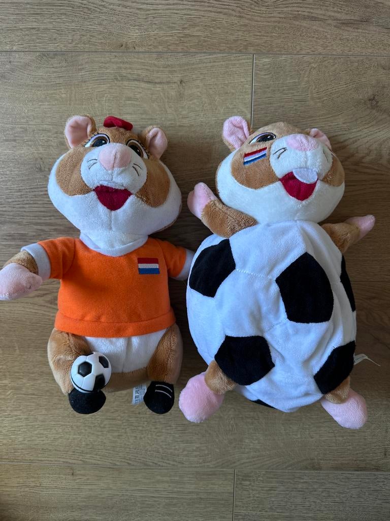 2 Albert Heijn Hamsters: Oranje voetbal en voetbal, Albert Heijn, Hamster, Ophalen of Verzenden, Zo goed als nieuw