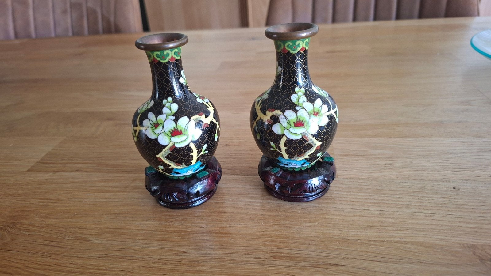 Chinese Cloisonné miniatuur vazen met houten voetje, Ophalen of Verzenden